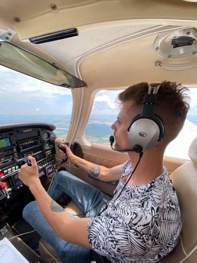 Новини Вінниці - фото з Відкрилася перша вінницька авіашкола. Серед курсантів дівчата, француз та Бронюк Відкрилася перша вінницька авіашкола. Серед курсантів дівчата, француз та Бронюк, фото №2 на сайті 20minut.ua