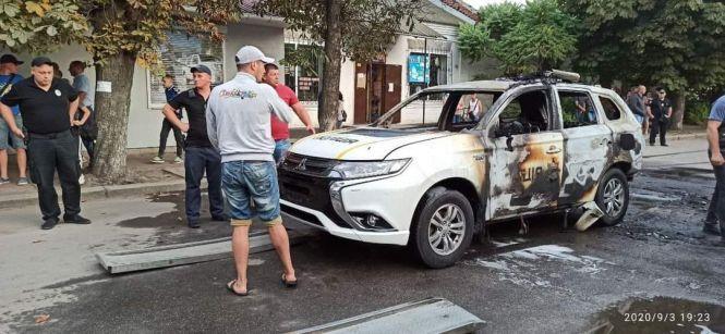 Новини Вінниці - фото з У Козятині згоріла поліцейська Mitsubishi. Кажуть, в багажнику були баки з бензином У Козятині згоріла поліцейська Mitsubishi. Кажуть, в багажнику були баки з бензином, фото №1 на сайті 20minut.ua
