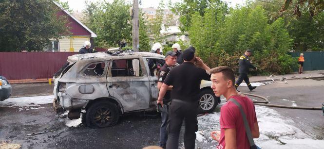 Новини Козятина - фото з По Винниченка горіла поліцейська «Mitsubishi». ФОТО та ВІДЕО По Винниченка горіла поліцейська «Mitsubishi». ФОТО та ВІДЕО, фото №1 на сайті 20minut.ua