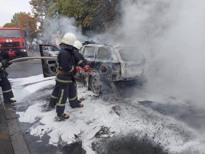 Новини Вінниці - фото з У Козятині згоріла поліцейська Mitsubishi. Кажуть, в багажнику були баки з бензином У Козятині згоріла поліцейська Mitsubishi. Кажуть, в багажнику були баки з бензином, фото №5 на сайті 20minut.ua