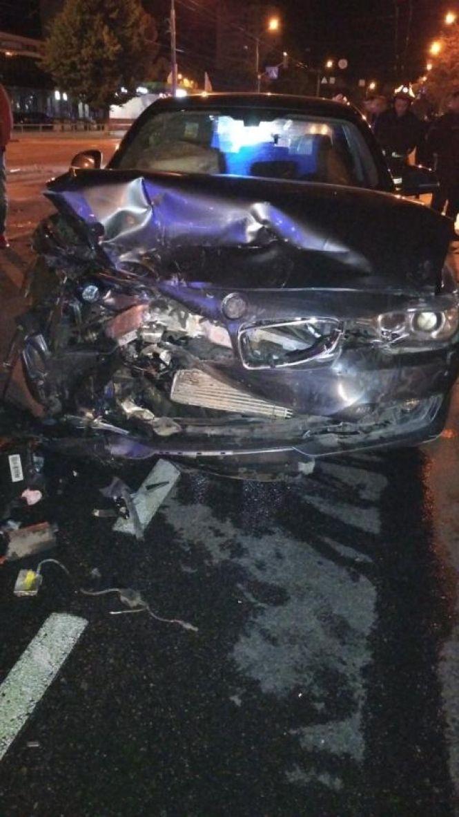 Новини Вінниці - фото з Нічна троща на Келецькій: розбилось три іномарки. Водій та двоє пішоходів в лікарні Нічна троща на Келецькій: розбилось три іномарки. Водій та двоє пішоходів в лікарні, фото №2 на сайті 20minut.ua