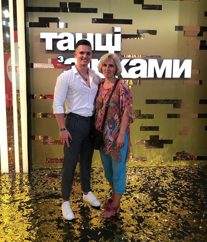 Винницкий дизайнер пошил "золотые" маски для участников телешоу "Танцы со звездами" (Фото)