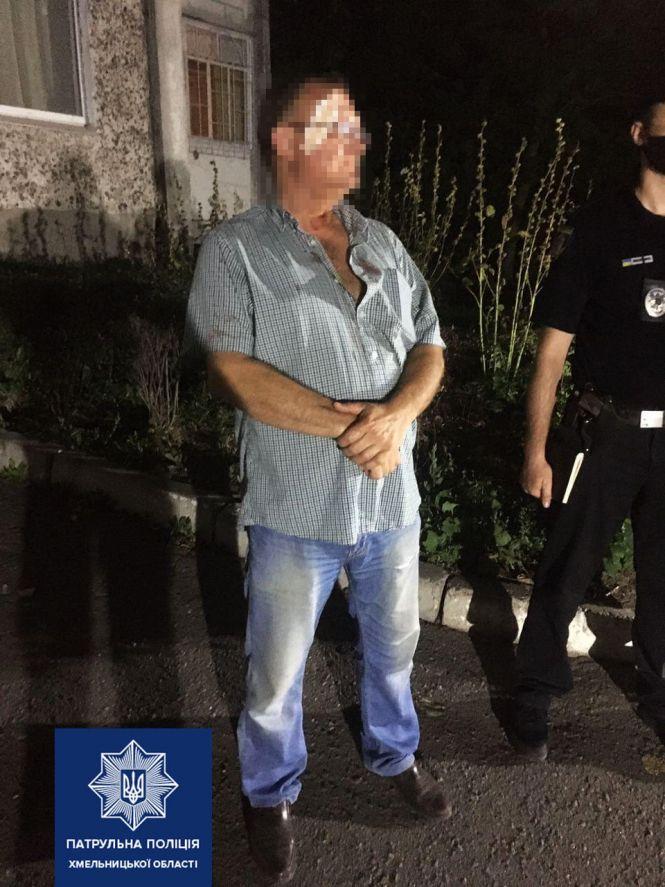 Новини Хмельницького - фото з У Хмельницькому серед вулиці підрізали чоловіка (ВІДЕО) У Хмельницькому серед вулиці підрізали чоловіка (ВІДЕО), фото №1 на сайті vsim.ua