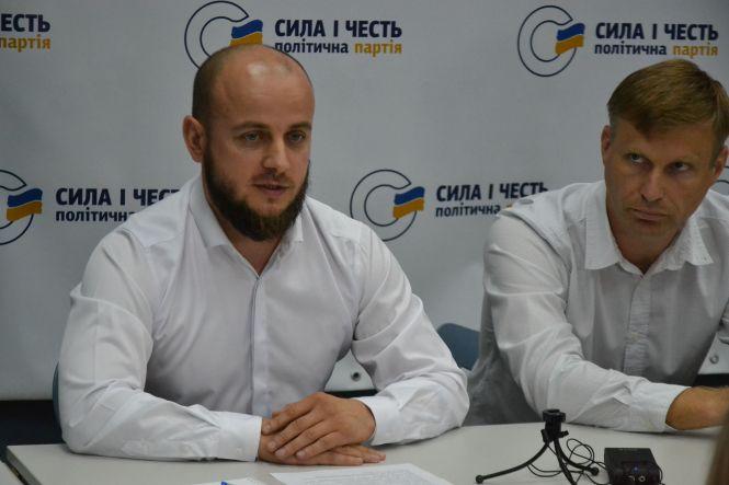 Новини Хмельницького - фото з Без грошей олігархів, але з сильною командою управлінців, – «Сила і честь» Ігоря Смешка йде на місцеві вибори (пресслужба партії "Сила і честь") Без грошей олігархів, але з сильною командою управлінців, – «Сила і честь» Ігоря Смешка йде на місцеві вибори (пресслужба партії "Сила і честь"), фото №3 на сайті vsim.ua