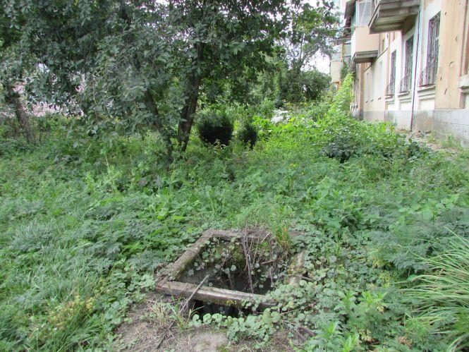 Небезпека на вулиці Кошового. Люки досі відкриті, фото №1 на сайті 20minut.ua