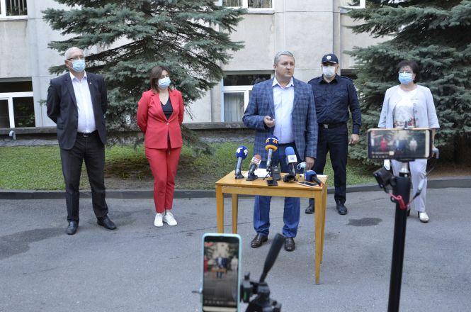 Новини Тернополя - фото з Лікарні Тернополя переповнені, а вдома лікується близько 3 тисячі хворих на COVID Лікарні Тернополя переповнені, а вдома лікується близько 3 тисячі хворих на COVID, фото №1 на сайті 20minut.ua