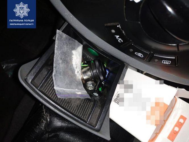 Новини Хмельницького - фото з "Під кайфом" та з наркотиками: у Хмельницькому зупинили 23-річного водія (ФОТО) "Під кайфом" та з наркотиками: у Хмельницькому зупинили 23-річного водія (ФОТО), фото №1 на сайті vsim.ua