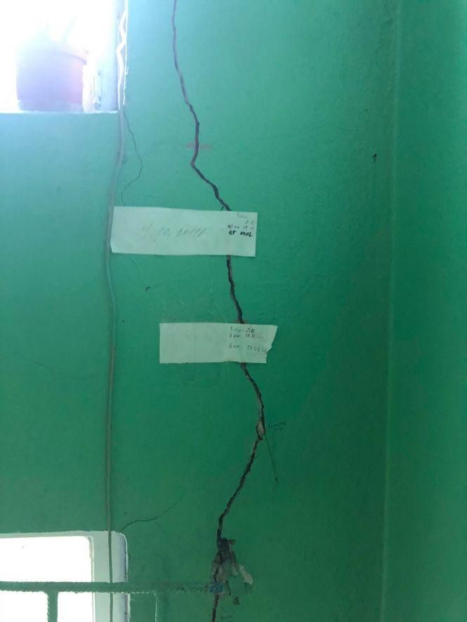 Новини Хмельницького - фото з “Тріщини товщиною як кулак”: що робитимуть із аварійною “хрущівкою” на проспекті Миру “Тріщини товщиною як кулак”: що робитимуть із аварійною “хрущівкою” на проспекті Миру, фото №2 на сайті vsim.ua