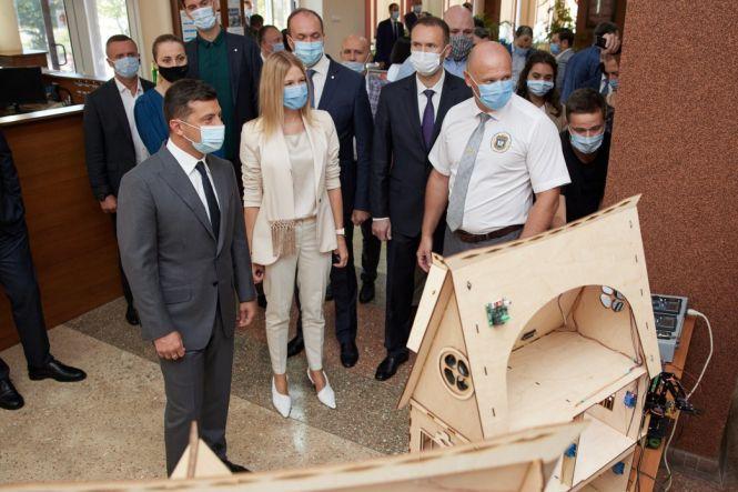 Новини Хмельницького - фото з Зеленський відвідав коледж у Хмельницькому: що там робив та про що говорив Зеленський відвідав коледж у Хмельницькому: що там робив та про що говорив, фото №4 на сайті vsim.ua