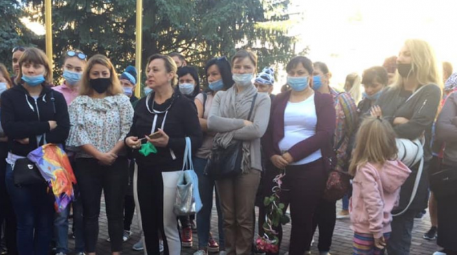 Новини Тернополя - фото з «Ми хочемо працювати»: на Тернопільщині одразу в декількох районах протестують проти «червоної зони» «Ми хочемо працювати»: на Тернопільщині одразу в декількох районах протестують проти «червоної зони», фото №3 на сайті 20minut.ua