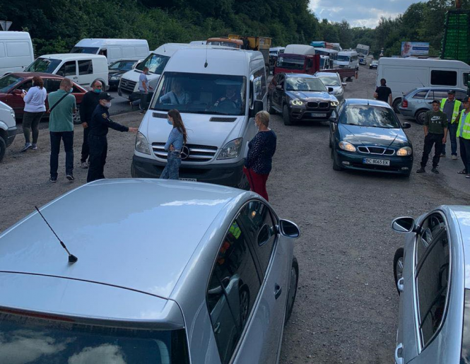 Новини Тернополя - фото з «Ми хочемо працювати»: на Тернопільщині одразу в декількох районах протестують проти «червоної зони» «Ми хочемо працювати»: на Тернопільщині одразу в декількох районах протестують проти «червоної зони», фото №2 на сайті 20minut.ua