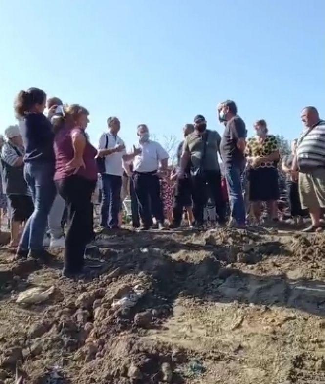 Новини Вінниці - фото з «Копнули ковшем, а там купи сміття приховані». Львівський сморід дотепер чути в Демидівці «Копнули ковшем, а там купи сміття приховані». Львівський сморід дотепер чути в Демидівці, фото №1 на сайті 20minut.ua