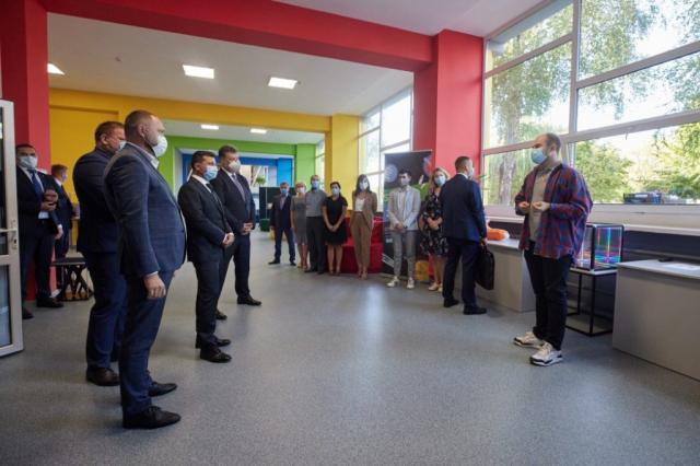 Новини Житомира - фото з Вчора «Житомирська політехніка» приймала Президента України Вчора «Житомирська політехніка» приймала Президента України, фото №2 на сайті 20minut.ua