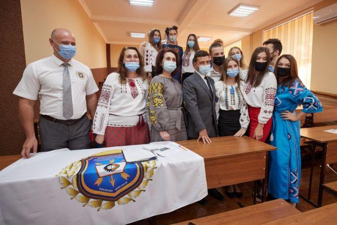 Новини Хмельницького - фото з Зеленський відвідав коледж у Хмельницькому: що там робив та про що говорив Зеленський відвідав коледж у Хмельницькому: що там робив та про що говорив, фото №1 на сайті vsim.ua