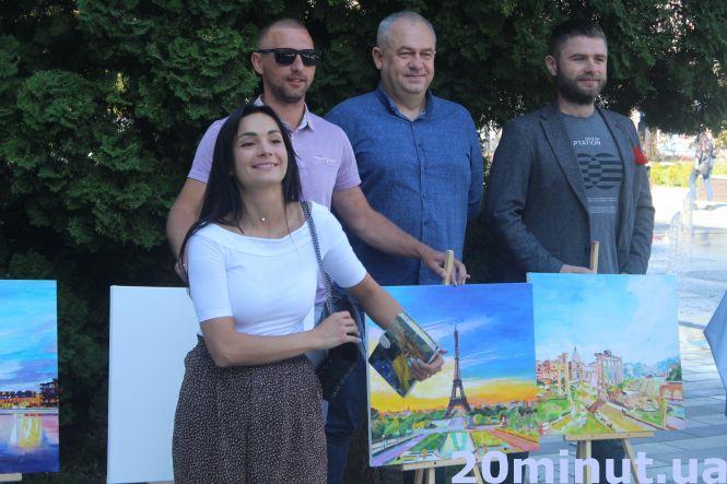 Новини Тернополя - фото з "8 чудес Європи" у Тернополі: за виручені гроші хочуть купити ресторан на колесах (ФОТО) "8 чудес Європи" у Тернополі: за виручені гроші хочуть купити ресторан на колесах (ФОТО), фото №2 на сайті 20minut.ua