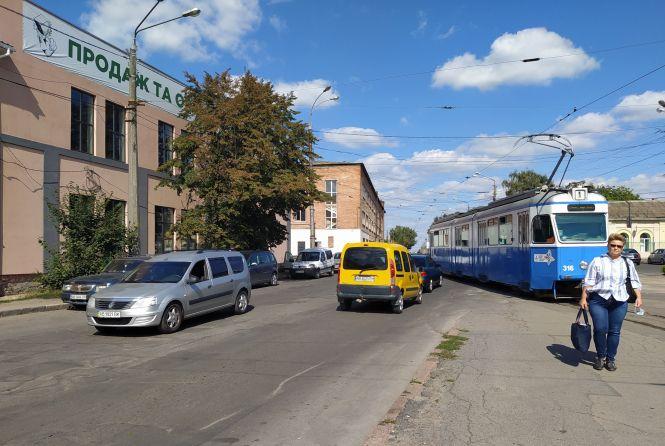 Мега-парковка з міні-сквером. Що є біля нового «Епіцентру» у Вінниці, фото №8 на сайті 20minut.ua