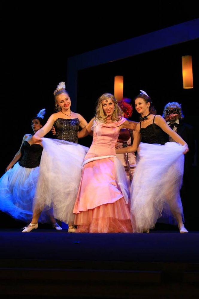 Новини Вінниці - фото з В масках, без буфету і антракту. З якими новинками відкривають 87-й театральний сезон В масках, без буфету і антракту. З якими новинками відкривають 87-й театральний сезон, фото №1 на сайті 20minut.ua