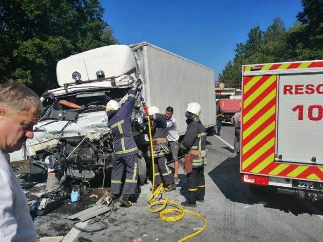Новини Козятина - фото з ДТП біля Бродецького: 25-річного водія діставали рятувальники ДТП біля Бродецького: 25-річного водія діставали рятувальники, фото №2 на сайті 20minut.ua
