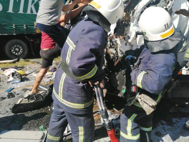 Новини Козятина - фото з ДТП біля Бродецького: 25-річного водія діставали рятувальники ДТП біля Бродецького: 25-річного водія діставали рятувальники, фото №1 на сайті 20minut.ua