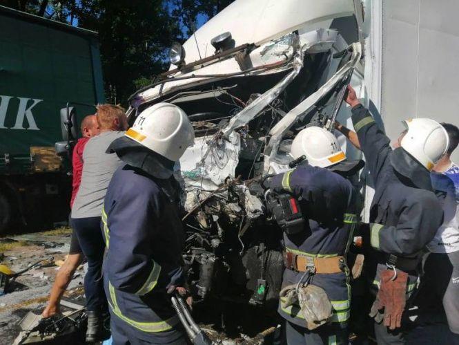 Новини Козятина - фото з ДТП біля Бродецького: 25-річного водія діставали рятувальники ДТП біля Бродецького: 25-річного водія діставали рятувальники, фото №3 на сайті 20minut.ua