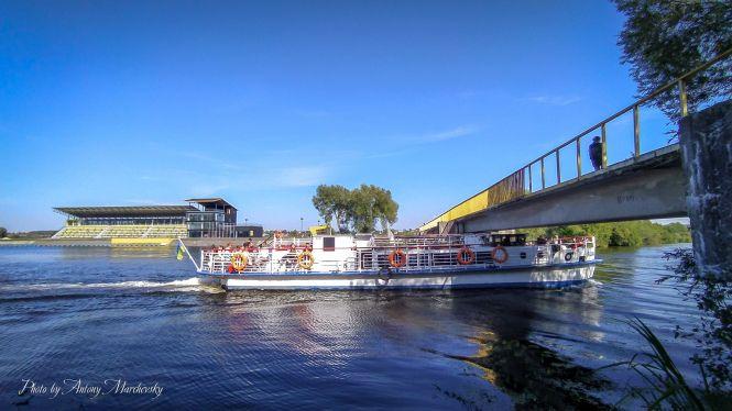 Новини Тернополя - фото з Фото дня: як новий теплохід "Сигма" проходить під Білецьким мостом Фото дня: як новий теплохід "Сигма" проходить під Білецьким мостом, фото №7 на сайті 20minut.ua