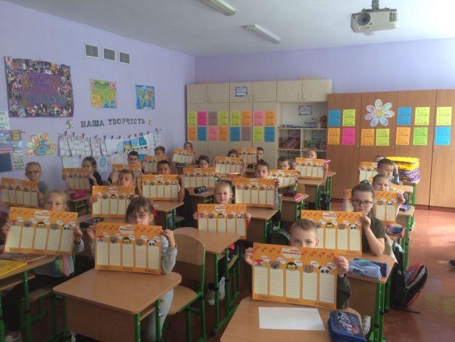 Новини Хмельницького - фото з Хмельницькі школярі отримали подарунки від VSIM.UA