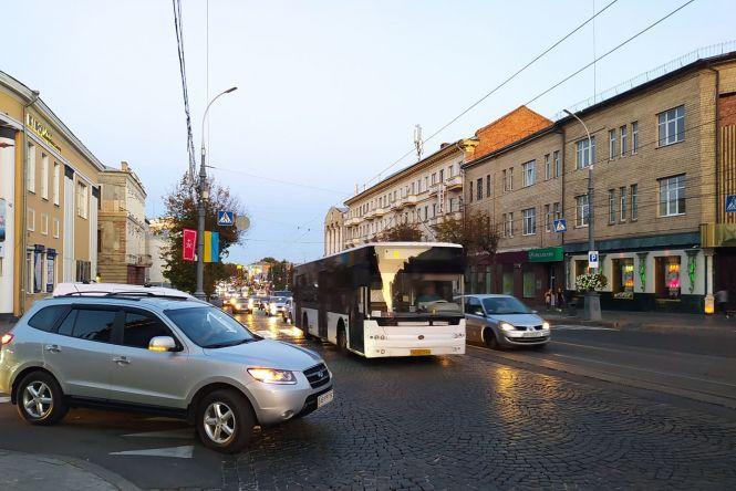 На площі Гагаріна обрив контактної мережі. Стоїть увесь електротранспорт, фото №6 на сайті 20minut.ua