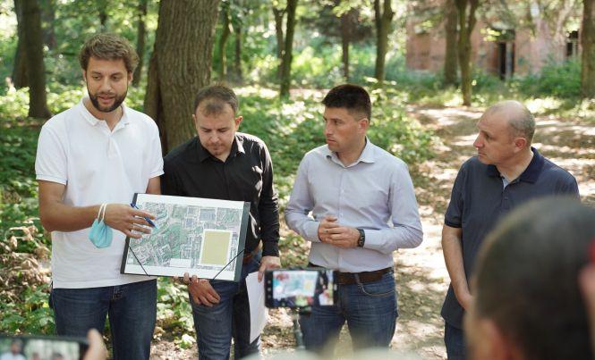 Новини Вінниці - фото з Офіцерів ховали у домовинах, а рядових у братських могилах. Досліджують 100-річне кладовище Офіцерів ховали у домовинах, а рядових у братських могилах. Досліджують 100-річне кладовище, фото №5 на сайті 20minut.ua