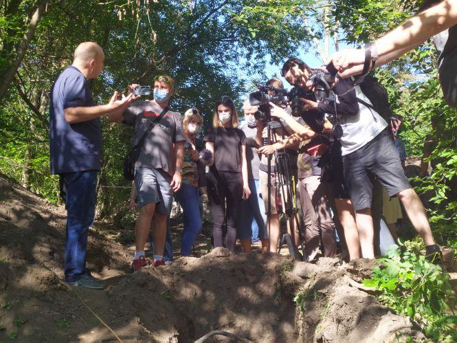 Новини Вінниці - фото з Офіцерів ховали у домовинах, а рядових у братських могилах. Досліджують 100-річне кладовище Офіцерів ховали у домовинах, а рядових у братських могилах. Досліджують 100-річне кладовище, фото №1 на сайті 20minut.ua