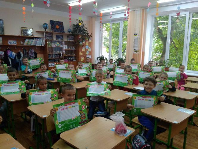 Новини Хмельницького - фото з Хмельницькі школярі отримали подарунки від VSIM.UA