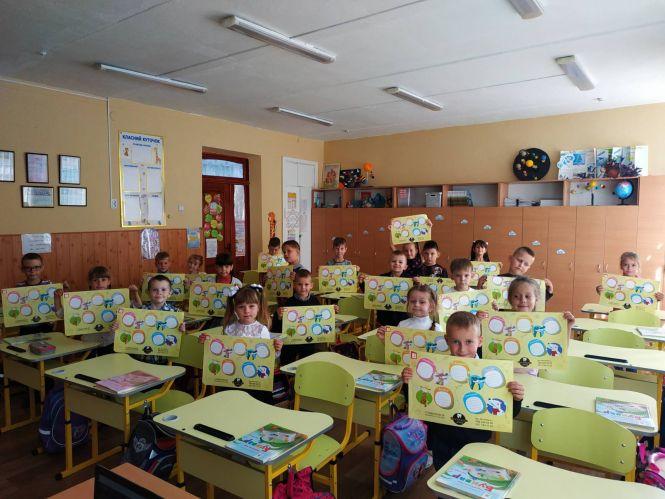 Новини Хмельницького - фото з Хмельницькі школярі отримали подарунки від VSIM.UA