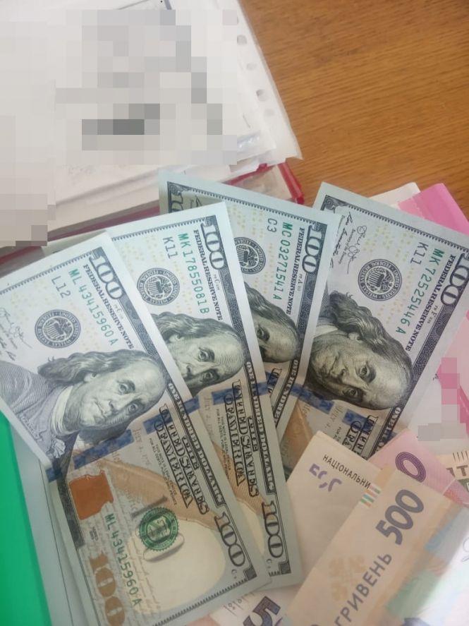 Новини Житомира - фото з На Житомирщині прокуратура спільно з правоохоронцями викрили директора комунального підприємства на одержанні хабаря на загальну суму 1200 доларів На Житомирщині прокуратура спільно з правоохоронцями викрили директора комунального підприємства на одержанні хабаря на загальну суму 1200 доларів, фото №2 на сайті 20minut.ua