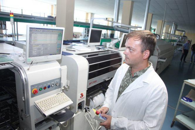 Новини Хмельницького - фото з За лаштунками ДП «Новатор». Як Олексій Свістунов змінює завод (пресслужба партії "Сила і честь") За лаштунками ДП «Новатор». Як Олексій Свістунов змінює завод (пресслужба партії "Сила і честь"), фото №7 на сайті vsim.ua