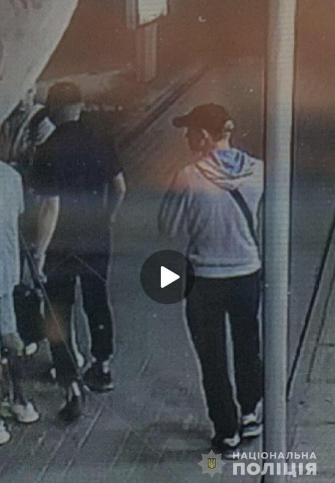 Новини Вінниці - фото з Стрижка «полубокс» у хлопця та білявка: у Вінниці шукають кримінальне тріо Стрижка «полубокс» у хлопця та білявка: у Вінниці шукають кримінальне тріо, фото №3 на сайті 20minut.ua