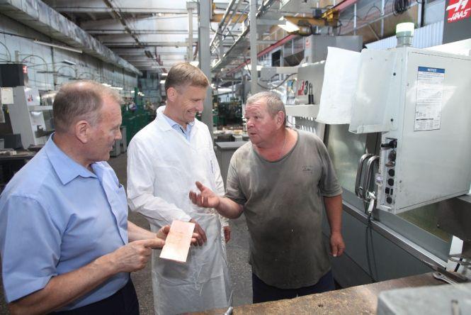 Новини Хмельницького - фото з За лаштунками ДП «Новатор». Як Олексій Свістунов змінює завод (пресслужба партії "Сила і честь") За лаштунками ДП «Новатор». Як Олексій Свістунов змінює завод (пресслужба партії "Сила і честь"), фото №10 на сайті vsim.ua