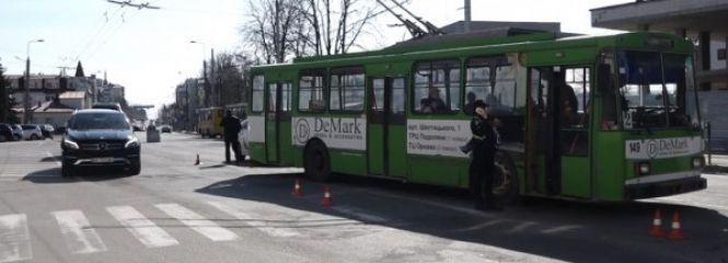 Новини Тернополя - фото з Оголосили вирок водійці тролейбуса, яка на пішохідному переході збила 80-річного дідуся Оголосили вирок водійці тролейбуса, яка на пішохідному переході збила 80-річного дідуся, фото №1 на сайті 20minut.ua