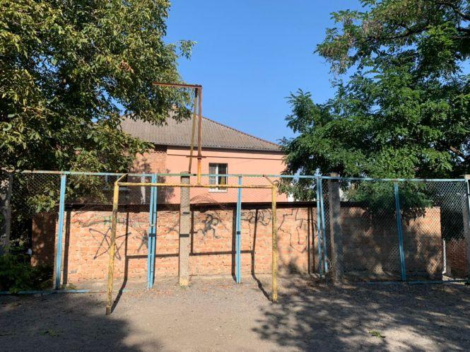 ТОП-5 найгірших спортивних майданчиків у центрі Вінниці (Прес-служба партії «ОПЗЖ»), фото №3 на сайті 20minut.ua