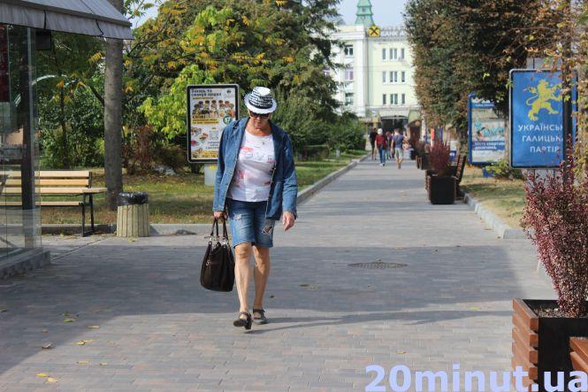 Фото "на ходу": як виглядають перехожі на вулицях вересневого Тернополя. РЕПОРТАЖ, фото №7 на сайті 20minut.ua