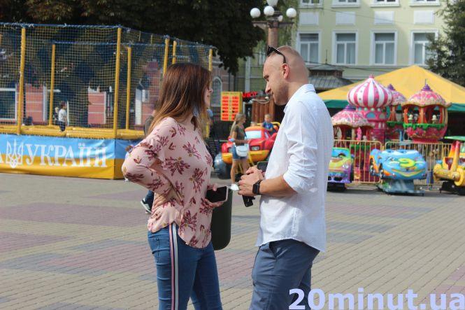 Фото "на ходу": як виглядають перехожі на вулицях вересневого Тернополя. РЕПОРТАЖ, фото №2 на сайті 20minut.ua