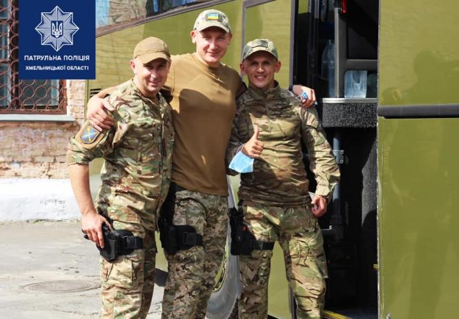 Новини Хмельницького - фото з Хмельницькі патрульні поїхали на Схід Хмельницькі патрульні поїхали на Схід, фото №2 на сайті vsim.ua