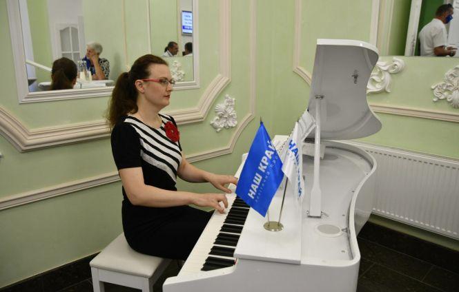 Новини Житомира - фото з Працювати для людей: у Житомирі відбулася конференція політичної партії «Наш край» (Політична реклама) Працювати для людей: у Житомирі відбулася конференція політичної партії «Наш край» (Політична реклама), фото №4 на сайті 20minut.ua