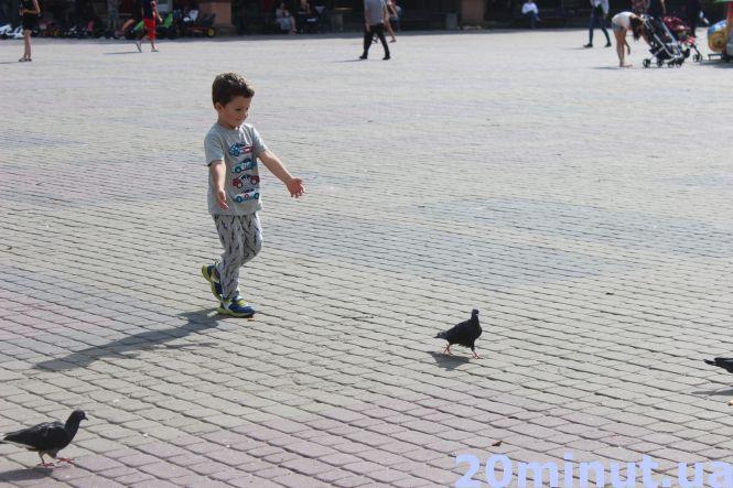 Фото "на ходу": як виглядають перехожі на вулицях вересневого Тернополя. РЕПОРТАЖ, фото №13 на сайті 20minut.ua