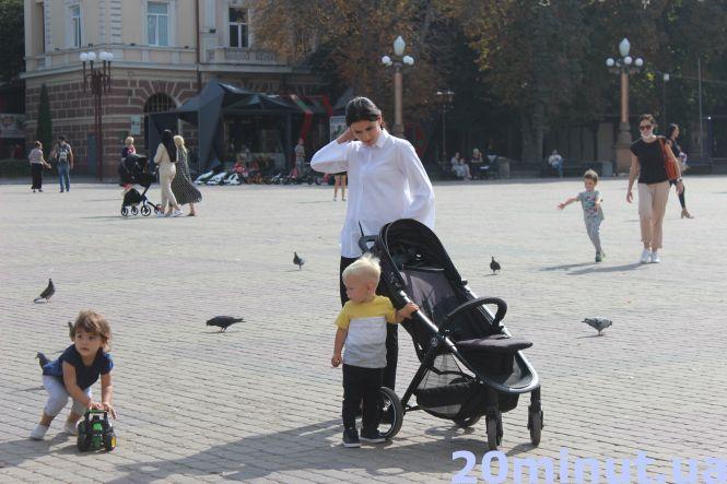 Фото "на ходу": як виглядають перехожі на вулицях вересневого Тернополя. РЕПОРТАЖ, фото №14 на сайті 20minut.ua