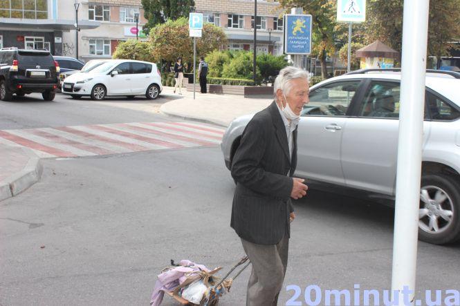 Фото "на ходу": як виглядають перехожі на вулицях вересневого Тернополя. РЕПОРТАЖ, фото №17 на сайті 20minut.ua