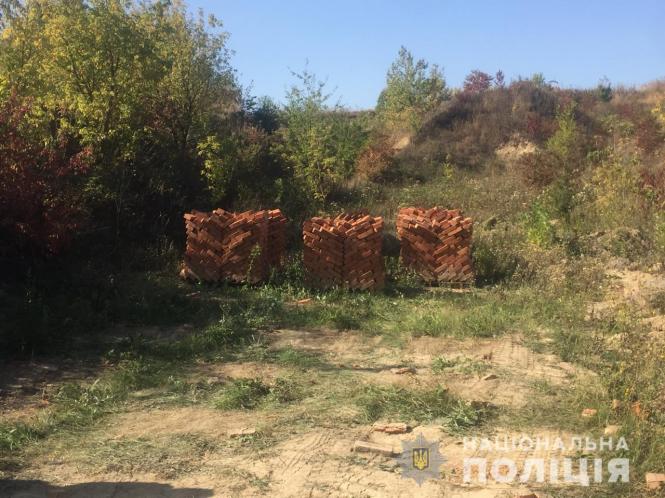 Обшуки цегельного заводу: в Теплицькому районі вилучили 400 тисяч штук цегли, фото №2 на сайті 20minut.ua