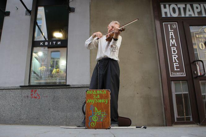 Новини Вінниці - фото з «Без гри на вулиці моє життя було би порожнім», — говорить незрячий скрипаль Валерій Сьомін «Без гри на вулиці моє життя було би порожнім», — говорить незрячий скрипаль Валерій Сьомін, фото №2 на сайті 20minut.ua