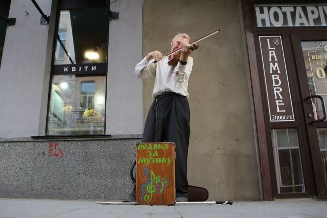 «Без гри на вулиці моє життя було би порожнім», — говорить незрячий скрипаль Валерій Сьомін, фото №2 на сайті 20minut.ua