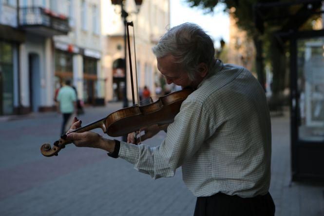 «Без гри на вулиці моє життя було би порожнім», — говорить незрячий скрипаль Валерій Сьомін, фото №1 на сайті 20minut.ua