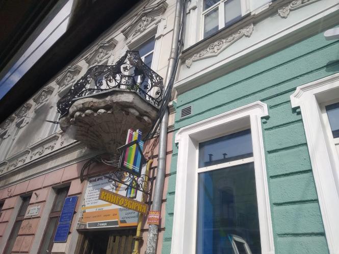 Новини Тернополя - фото з "Джульєтта би плакала": цікаві балкони, які понабудовували тернополяни (ФОТО) "Джульєтта би плакала": цікаві балкони, які понабудовували тернополяни (ФОТО), фото №8 на сайті 20minut.ua