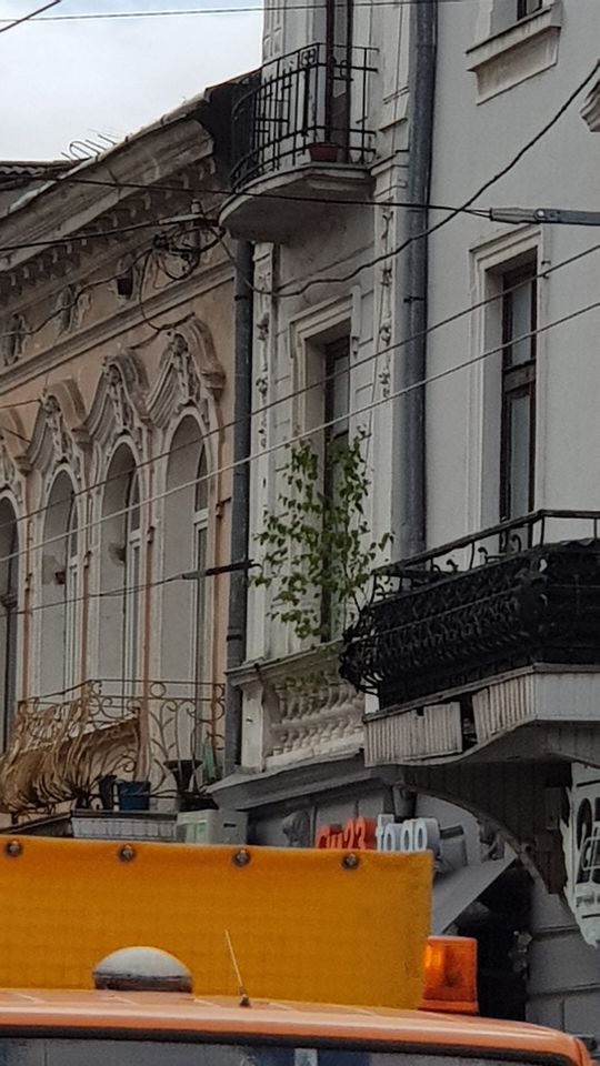 Новини Тернополя - фото з "Джульєтта би плакала": цікаві балкони, які понабудовували тернополяни (ФОТО) Світлина від Тернопільські плітки.